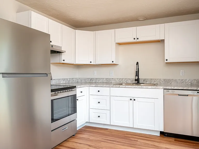 Pacific Village | Kitchen