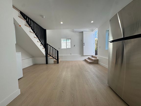 3rd image of 2669 Clyde Ave #1/2