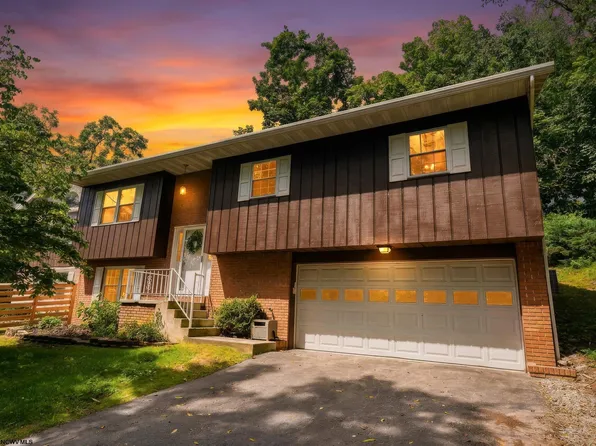 2290 Meadows Dr, Morgantown, WV 26505
