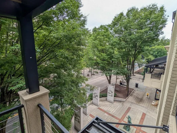 233 N Main St APT 305, Greenville, SC 29601