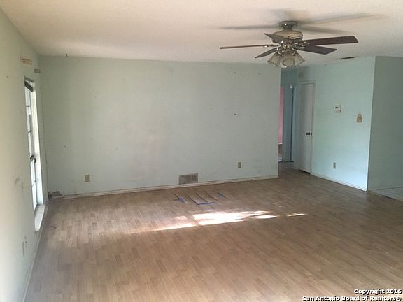 5th image of 1042 HICKORY TRAIL ST