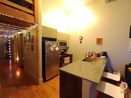 Rented by City Vista Inc | media 23