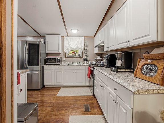 3rd image of 685 McDaniels Fishcamp Rd