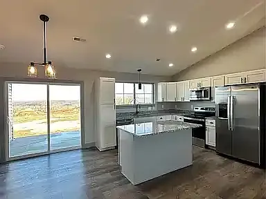 4 bed, 1580 sqft, $2,000 — Photo 4