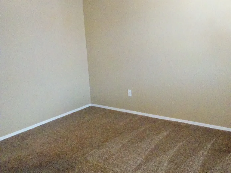 8744 N Rockwell Dr — Photo 3