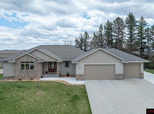 825 Wels Ct, Nicollet, MN 56074