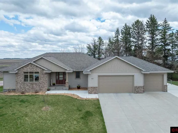 825 Wels Ct, Nicollet, MN 56074