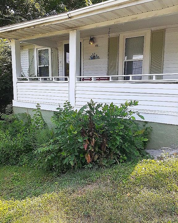 1st image of 2426 Waverly St