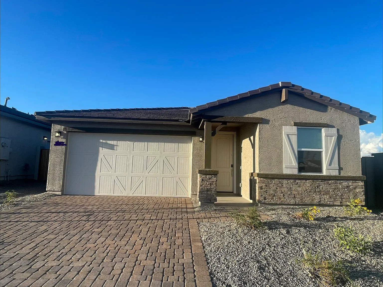 4 bed, 2049 sqft, $2,600 — Photo 1