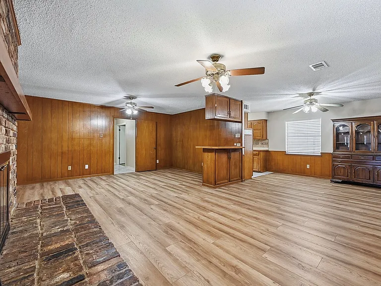 2506 Glen Ct — Photo 4