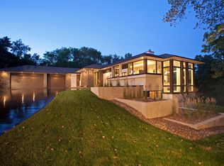 17950 Fairhomes Ln, Deephaven, MN 55391