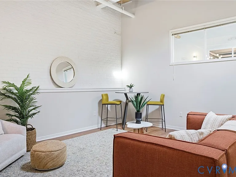 1716 Summit Ave #14 — Photo 4