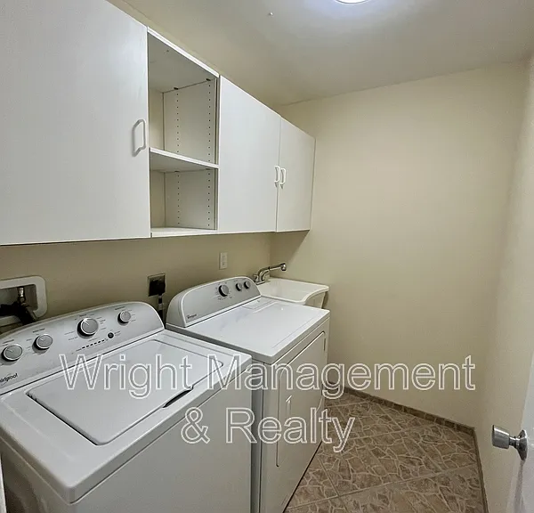 704 Torrey Pines Ave — Photo 7
