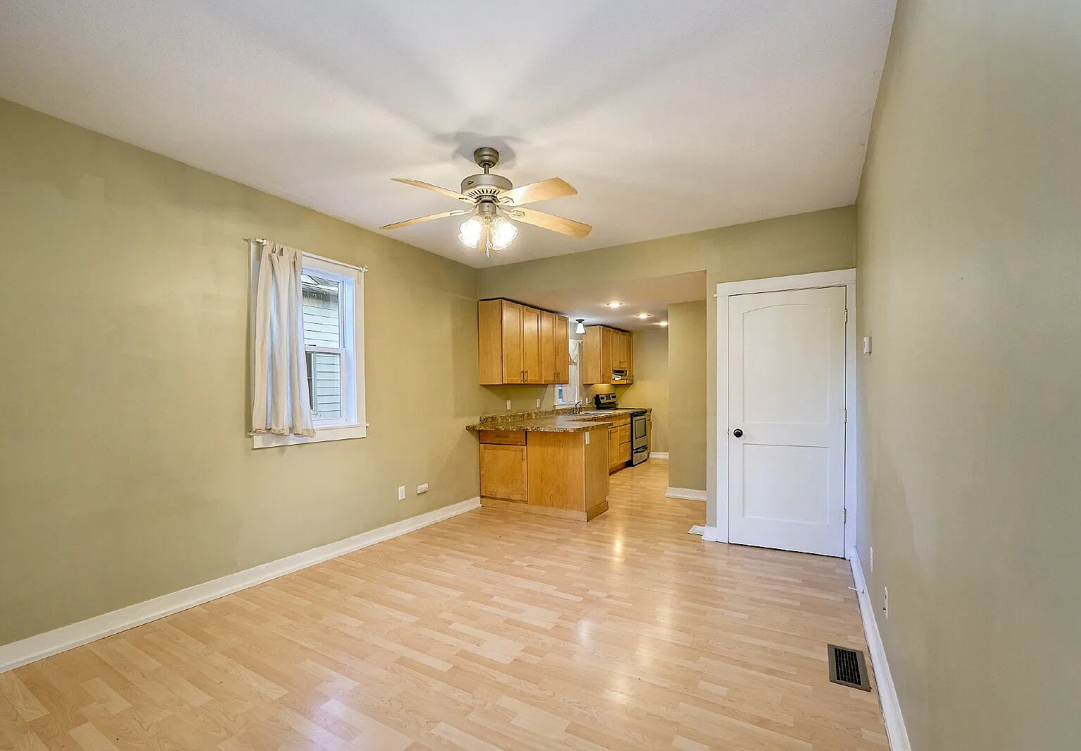 Unit B — Photo 3