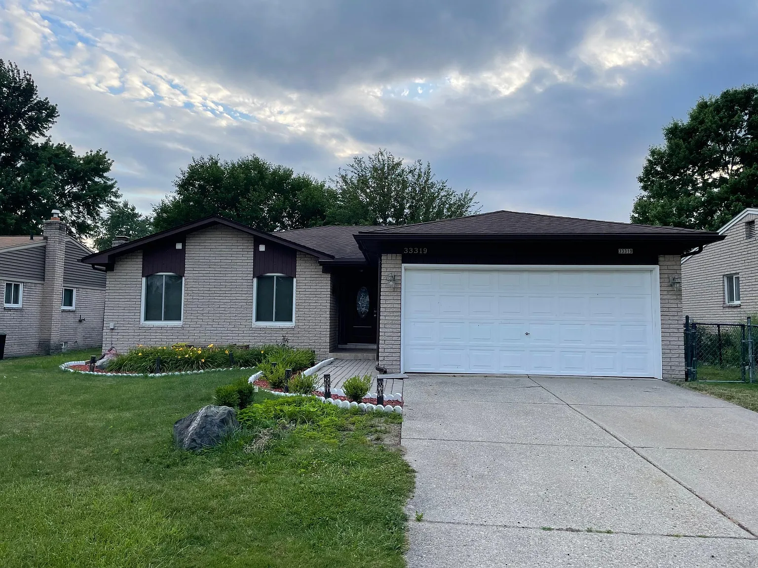 33319 Ione Dr — Photo 1