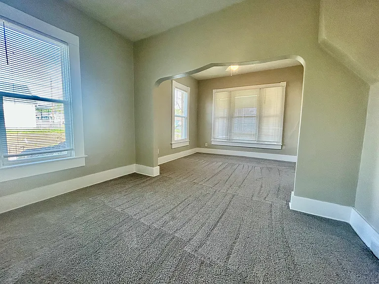 3029 Pratt St — Photo 2