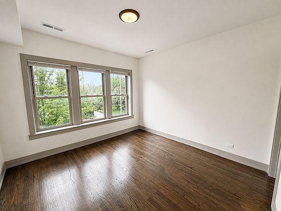 5th image of 1904 W Pratt Blvd APT 3B