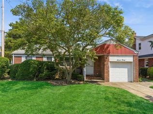 740 Willow Rd, Franklin Square, NY 11010