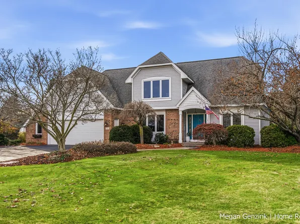 210 Bay Circle Ct, Holland, MI 49424