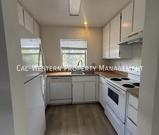 796 Villa Ave — Photo 1