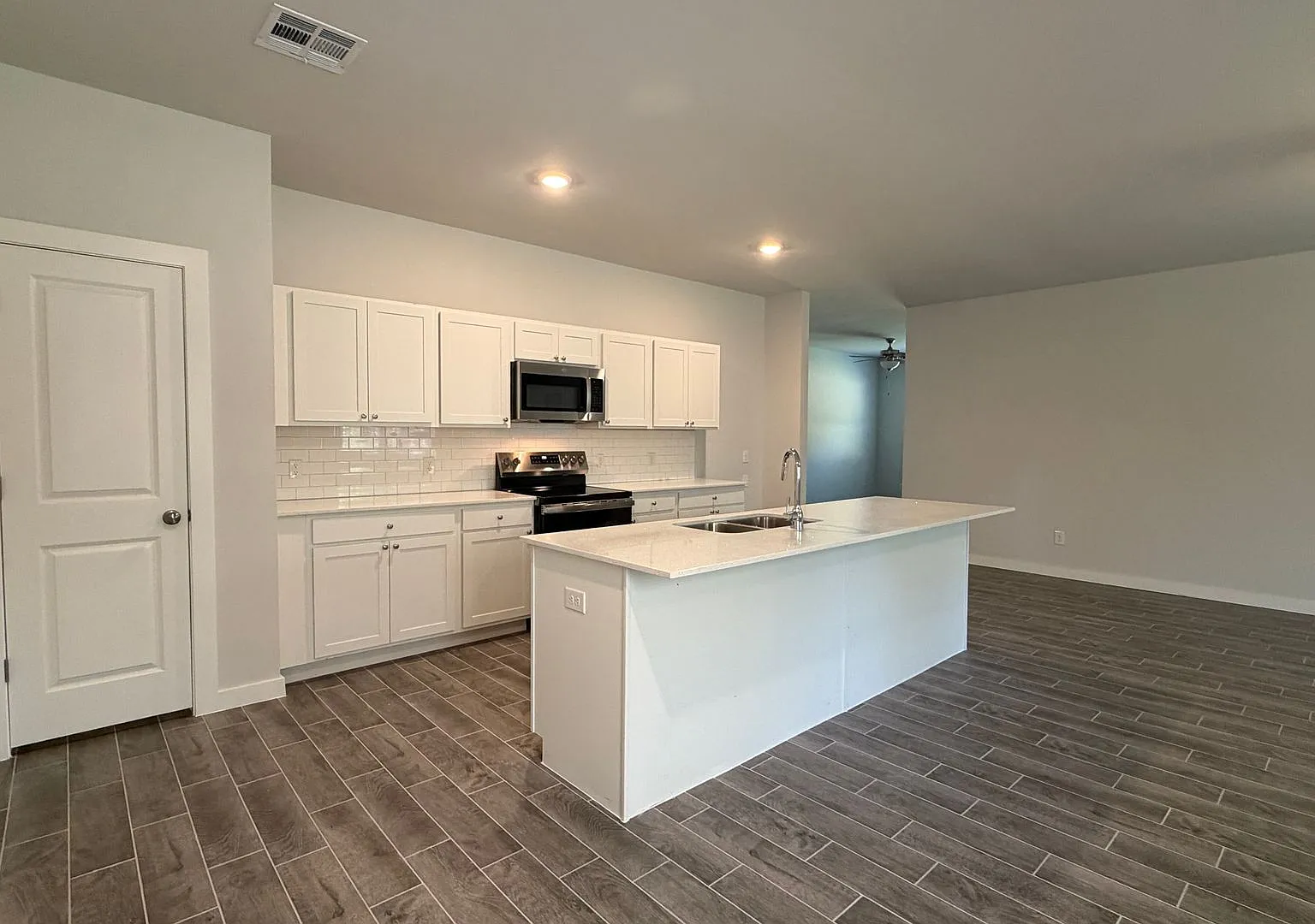 New Construction 4 Bedroom, 2 Bathroom on a 1.57 Acre Lot in the Ridge Creek Addition! — Photo 4