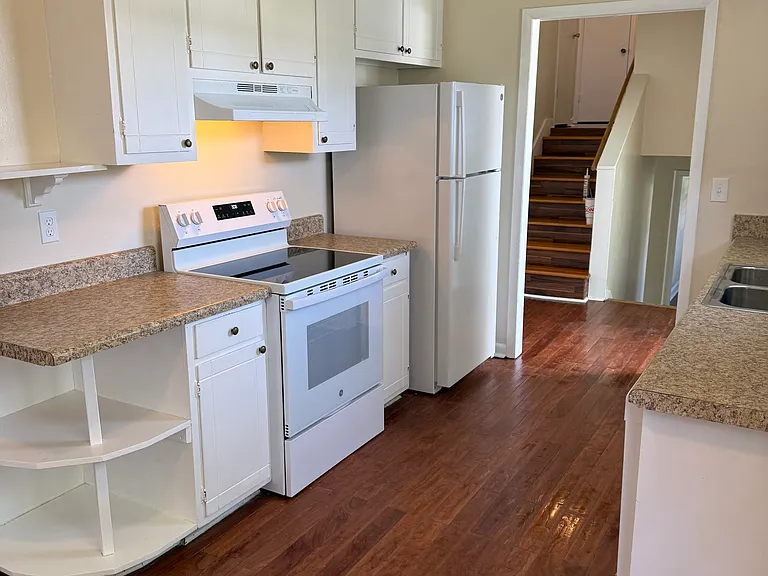 608 Sue Ct — Photo 8