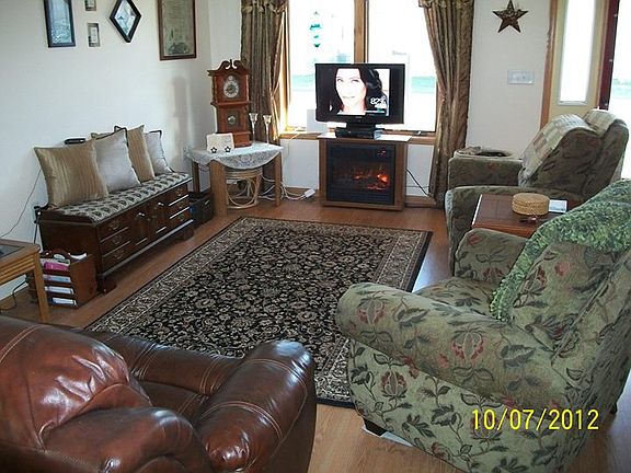 3rd image of 407 East Ave Unit 3