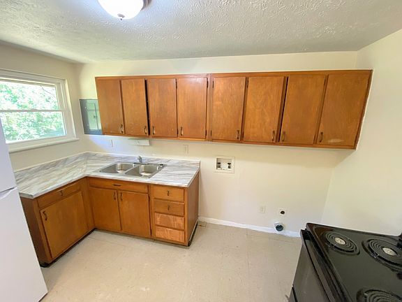 4th image of 1680 Continental Dr