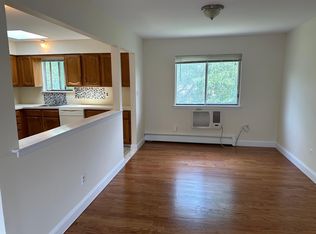 555 Plainview Rd, Plainview, NY 11803