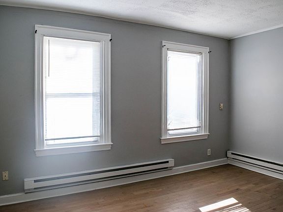 3rd image of 105 Scranton St #1R