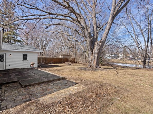 11 West Rd, Circle Pines, MN 55014