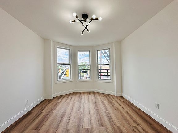 4th image of 770 Westside Ave #2E