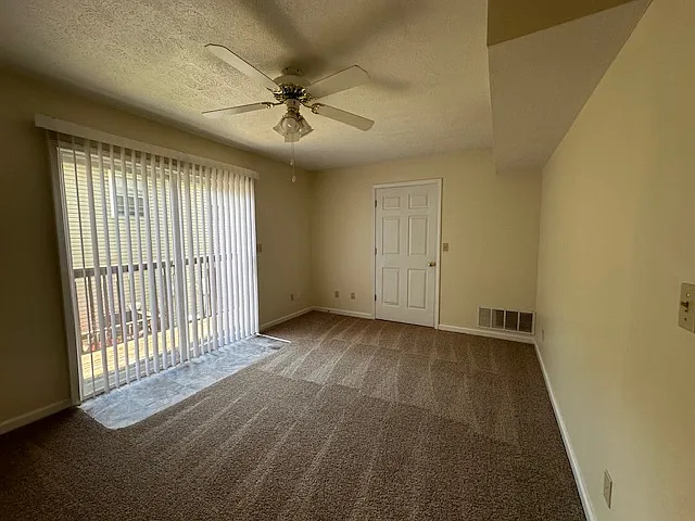 Sleepy Hollow Townhomes — Photo 45