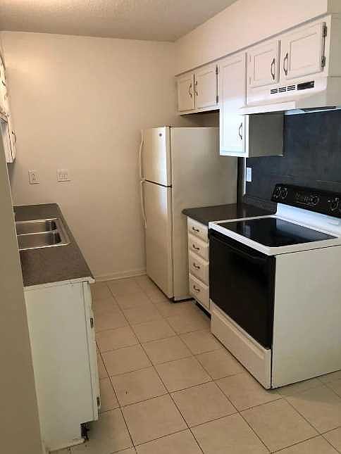 1st image of 9607 Vinca Cres #E