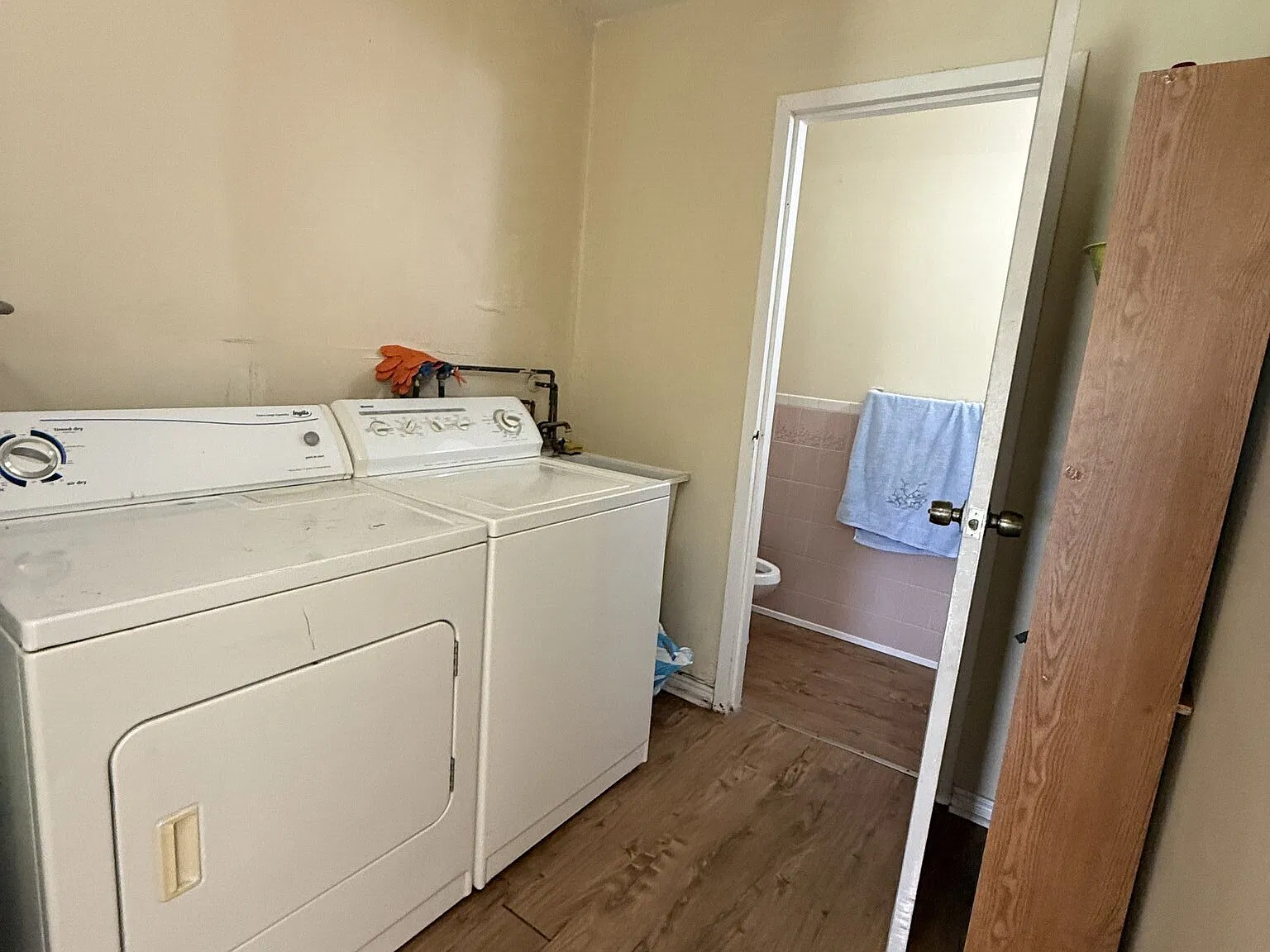 3 Bdrm 1.5 Bath Townhouse For Rent $900+Hydro — Photo 4