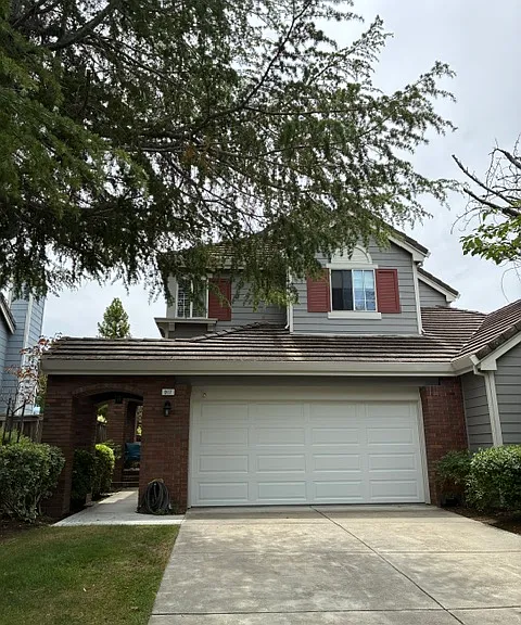 917 Arrowhead Ter — Photo 1