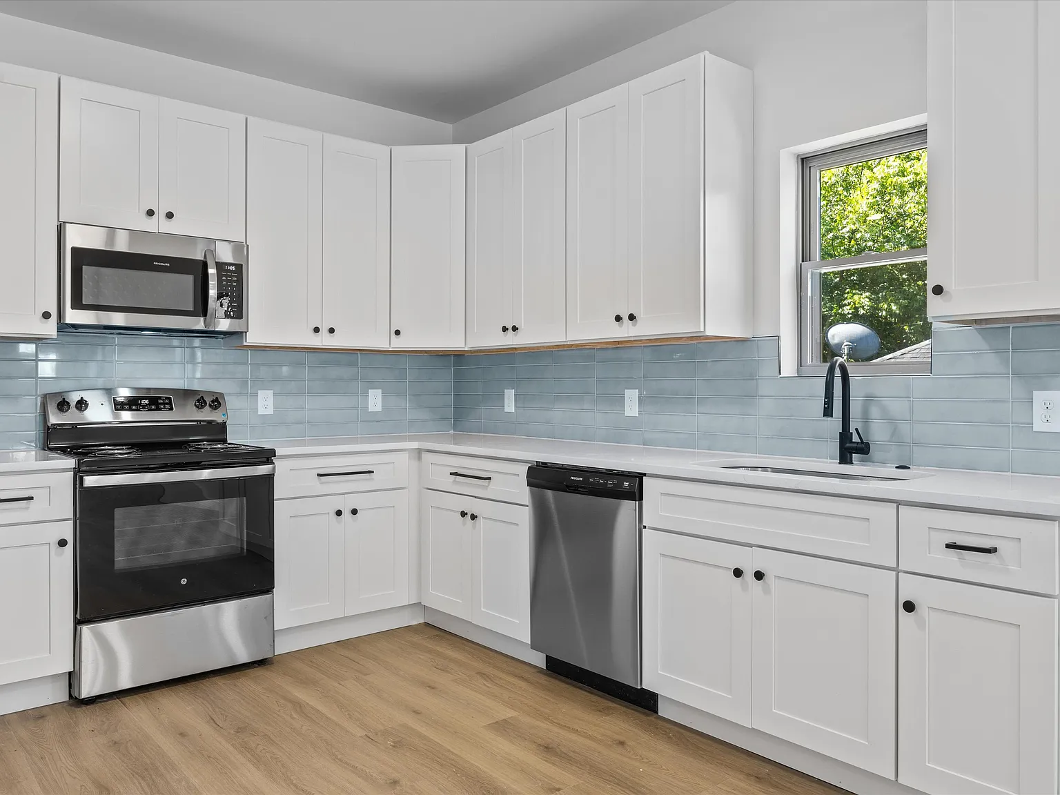 3 bed, 2.5 bath, 1423 sqft, $2,000 — Photo 4