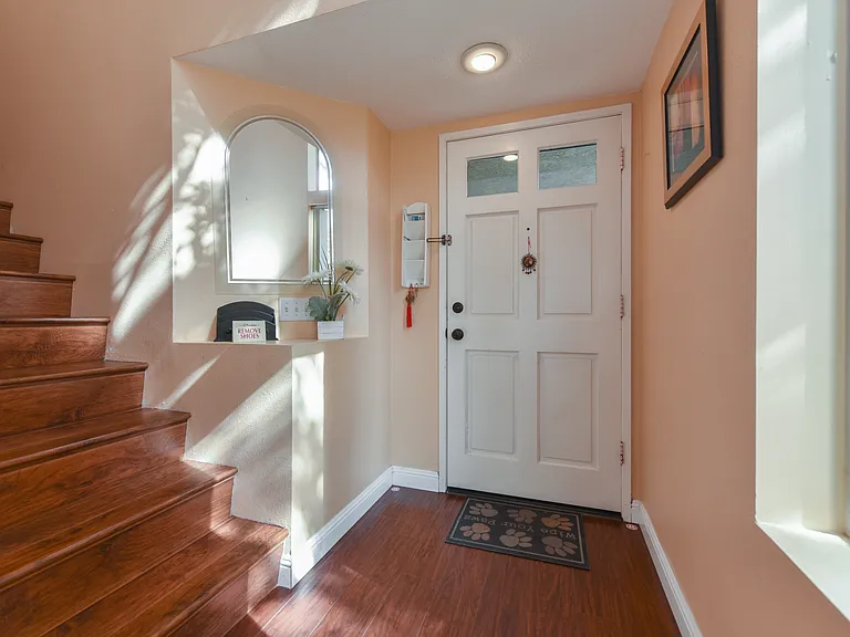 145 Stanford Ct — Photo 5