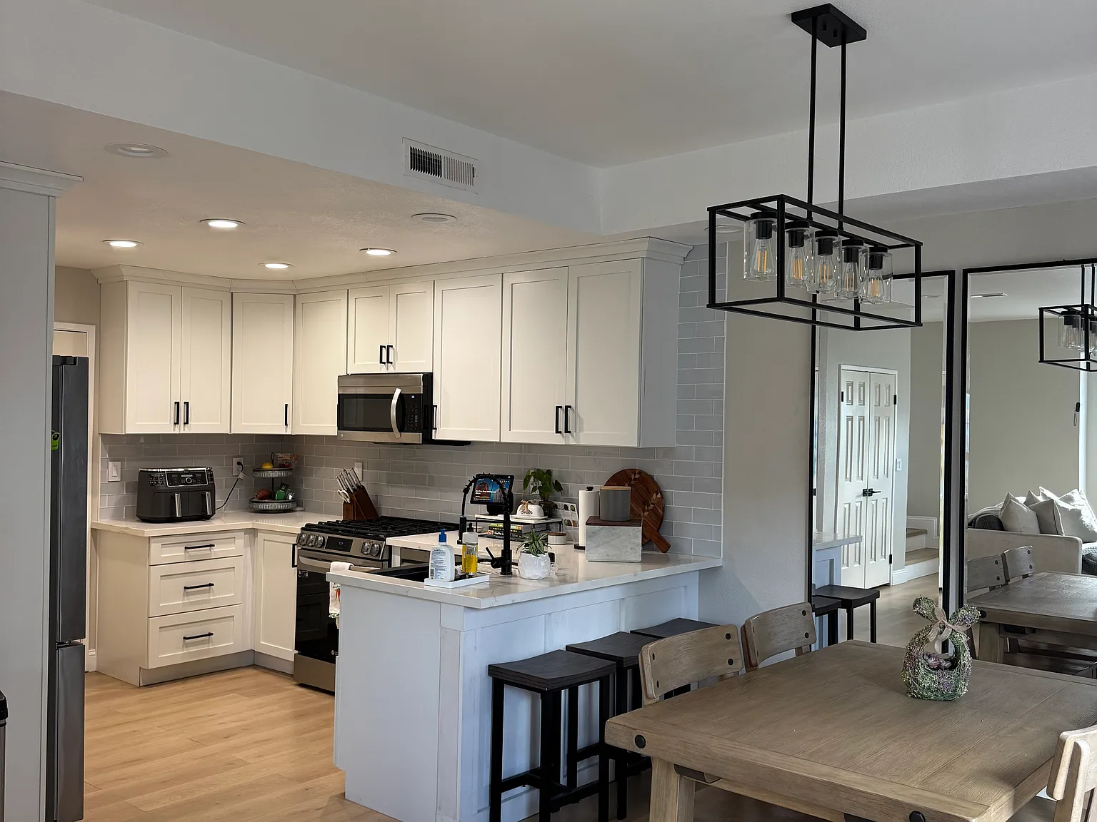 3 bed, 2.5 bath, 1500 sqft, $5,250 — Photo 3