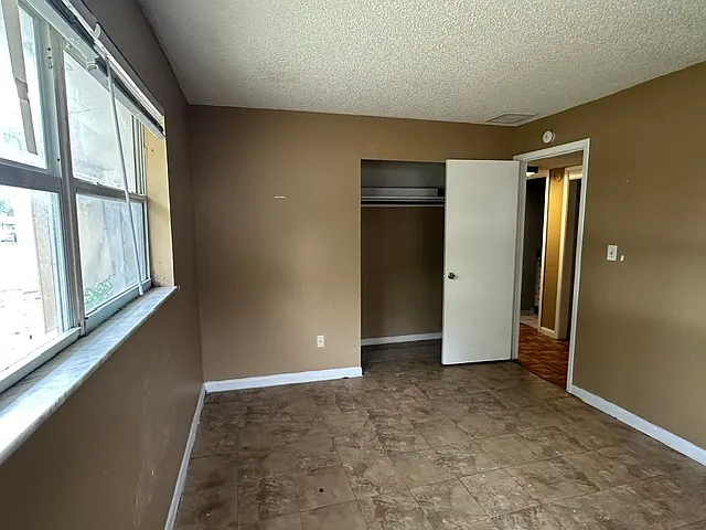 1470 Parkwood St — Photo 7