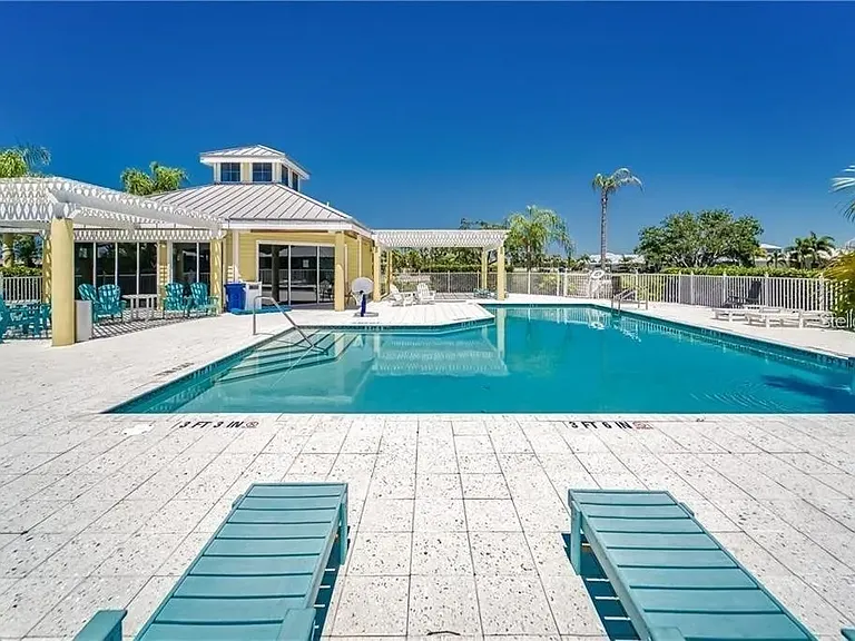 425 Bahama Grande Blvd — Photo 44