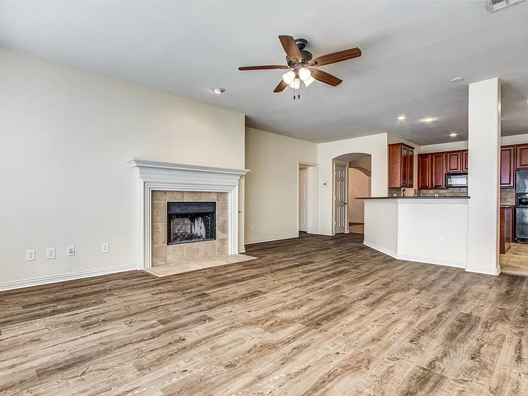 1130 Mission Ln — Photo 4