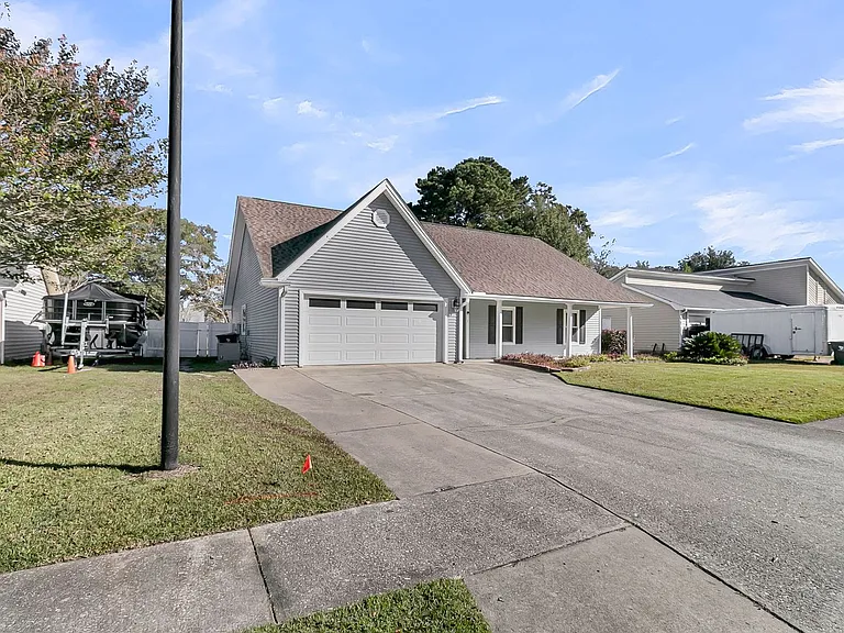 111 Hopper Dr — Photo 3