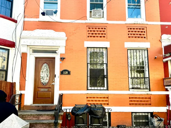 1538 Saint Mark's Avenue image 1 of 20