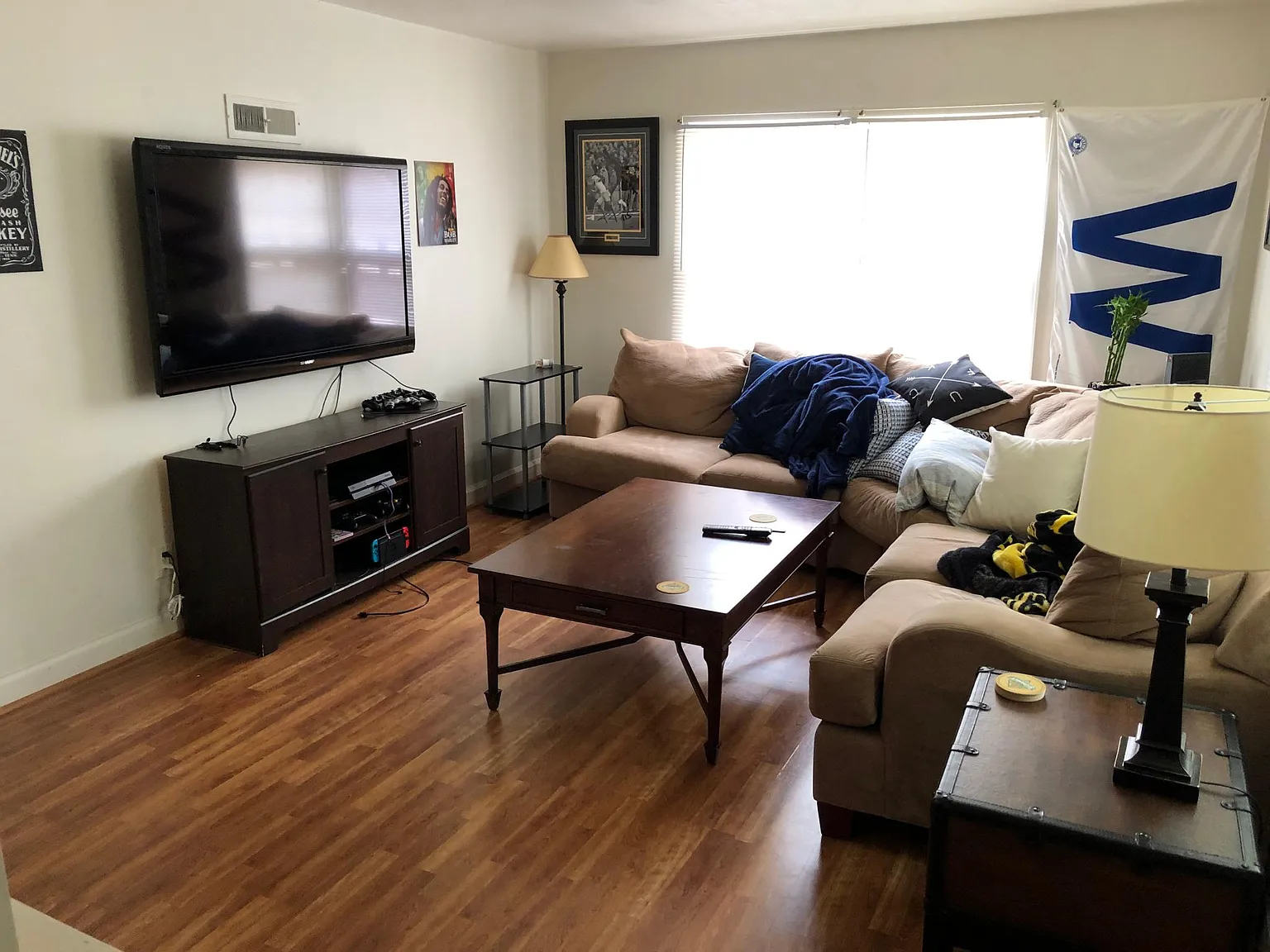 3 bed, 1300 sqft, $2,100 — Photo 2