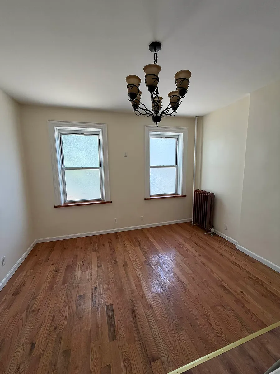 Building Photo - 35-44 32nd St #1F