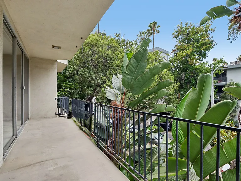 116 N Wetherly Dr — Photo 15