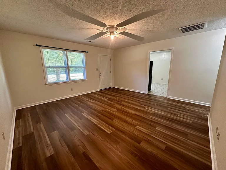 2060B Hideaway Dr — Photo 2