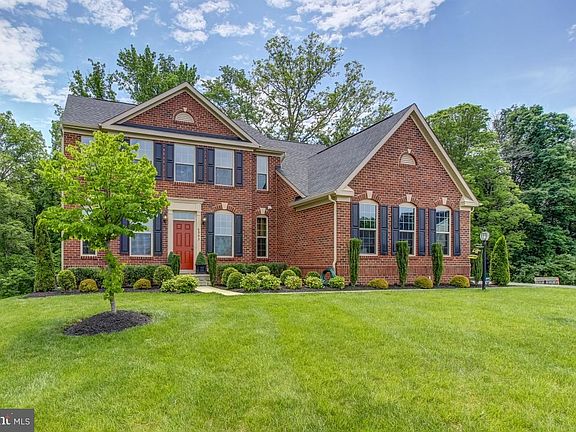 3rd image of 5003 Parkside Ct