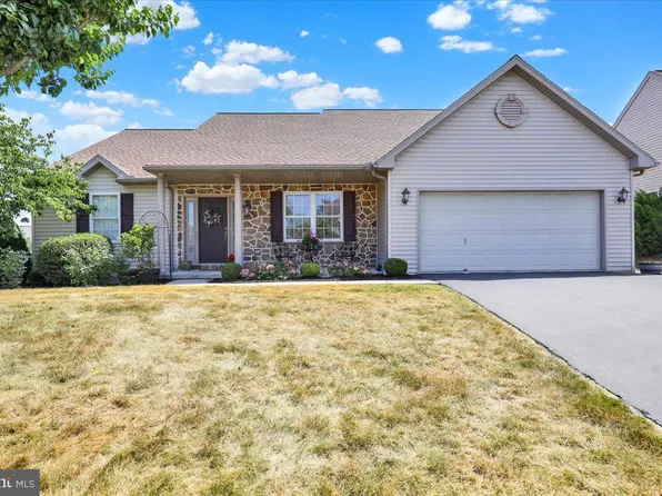 111 Day Lily Dr, Sinking Spring, PA 19608